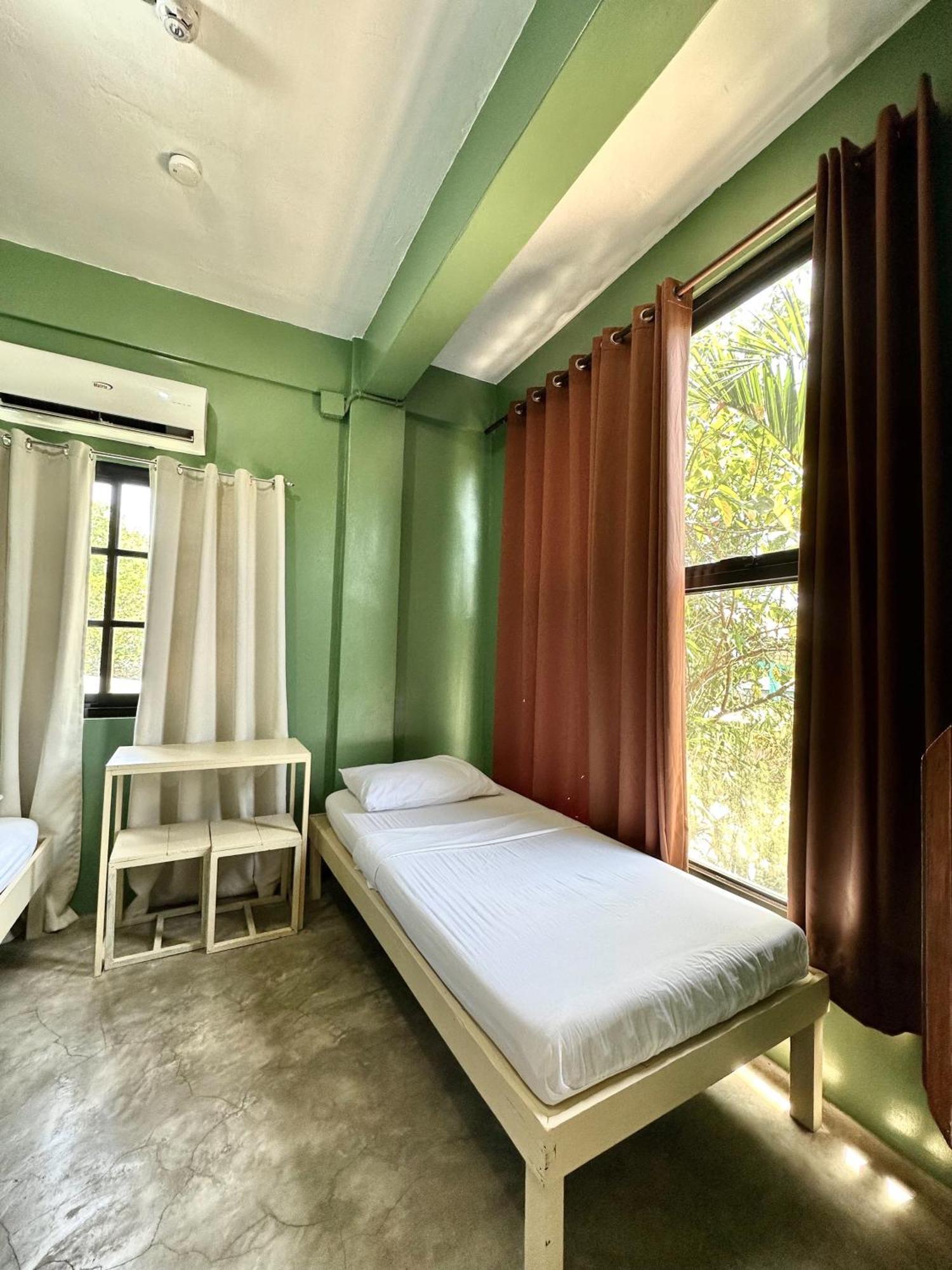 Dayon Hostel Coron Bagian luar foto