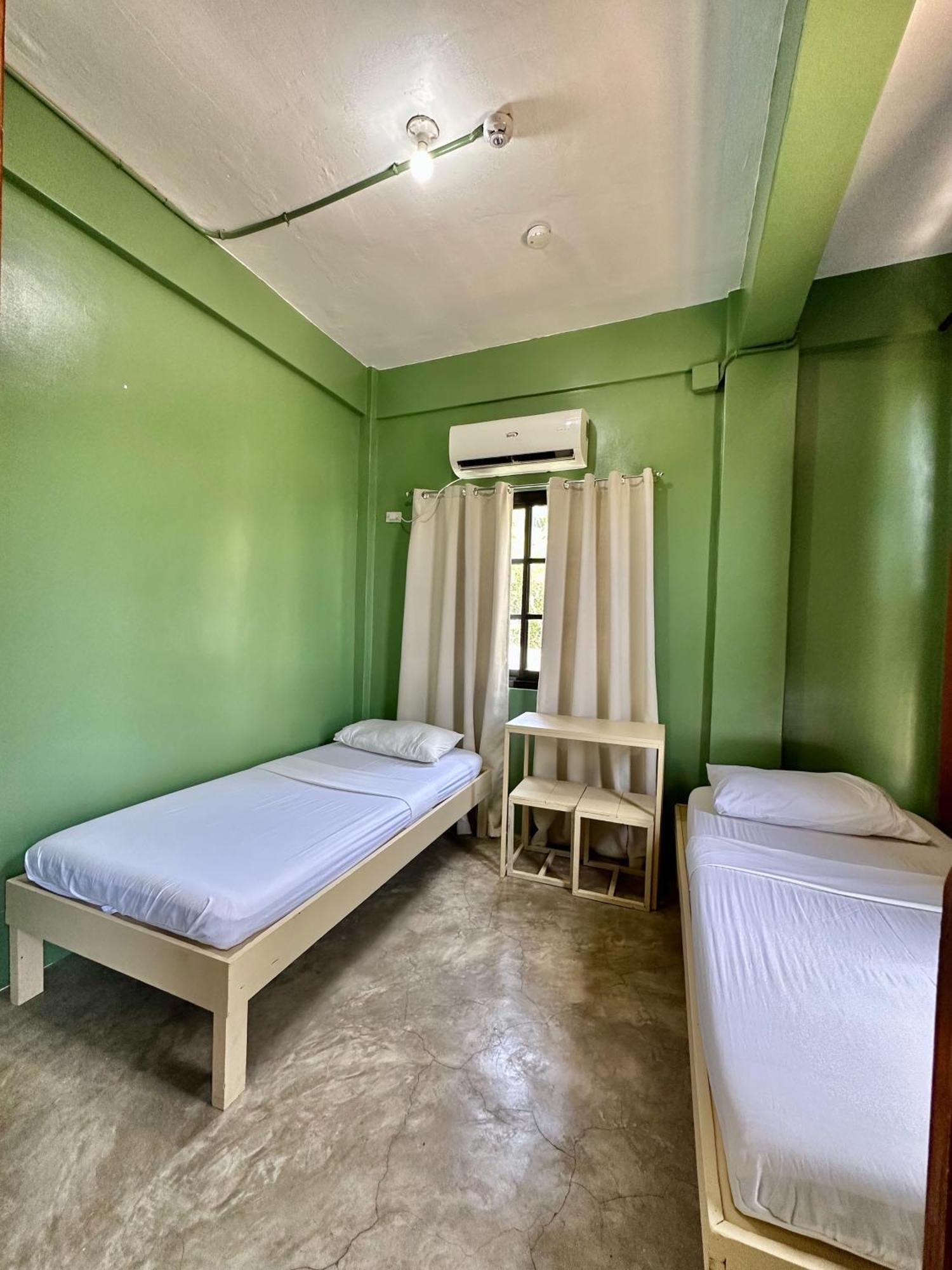 Dayon Hostel Coron Bagian luar foto